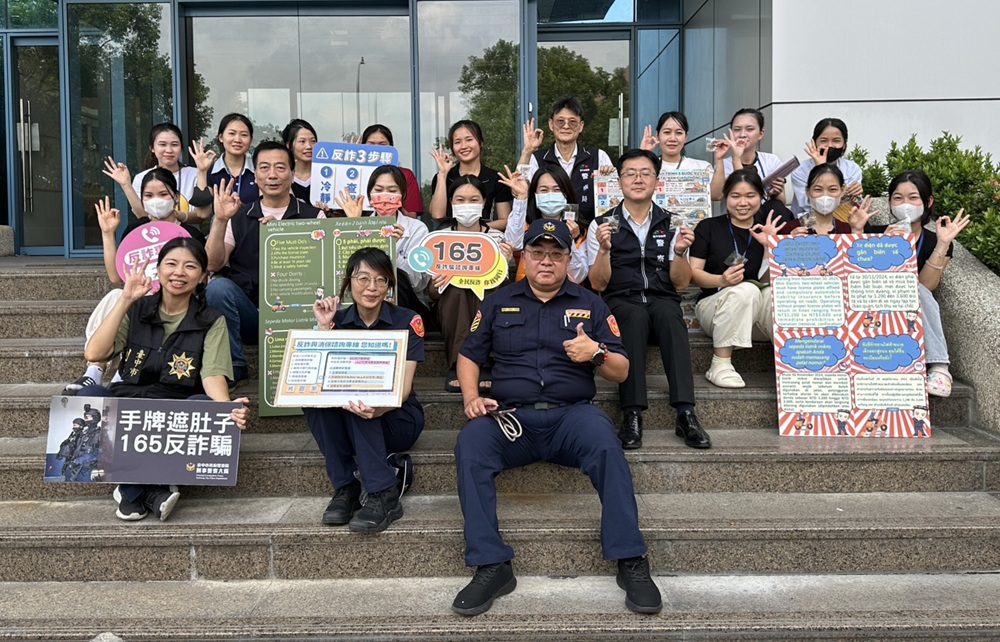 ▲圖說:中市警局應邀前往南屯環隆科技,針對外籍移工進行深度交通安全與反詐騙宣導 (圖/台中市政府 提供)