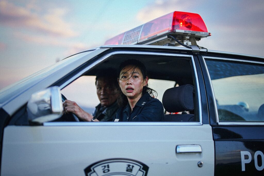 鄭好娟《希望:末日血戰》增肌4公斤 飛車、甩尾、槍戰0替身 26 001%E3%80%90%E5%B8%8C%E6%9C%9B%EF%BC%9A%E6%9C%AB%E6%97%A5%E8%A1%80%E6%88%B0%E3%80%91%E5%8A%87%E7%85%A7 %E9%84%AD%E5%A5%BD%E5%A8%9F%E7%82%BA%E6%9C%AC%E7%89%87%E7%9A%84%E9%A3%9B%E8%BB%8A%E5%8B%95%E4%BD%9C%E6%88%B2%EF%BC%8C%E8%80%83%E5%8F%96%E5%88%B0%E5%8D%97%E9%9F%93%E4%B8%80%E9%A1%9E%E6%89%8B%E6%8E%92%E9%A7%95%E7%85%A7