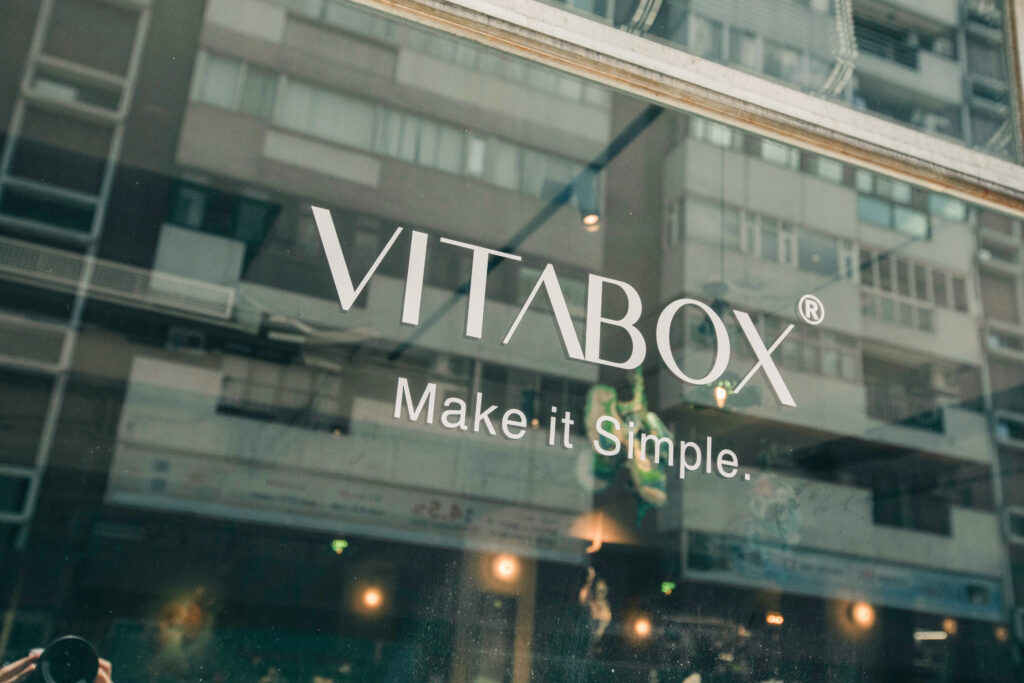 VITABOX%C2%AE %E6%8C%81%E7%BA%8C%E5%AF%A6%E8%B8%90Make it Simple. %E8%AE%93%E6%AF%8F%E4%B8%80%E6%AC%A1%E9%81%B8%E6%93%87%E6%9C%89%E6%B8%85%E6%99%B0%E7%9A%84%E6%A8%99%E6%BA%96