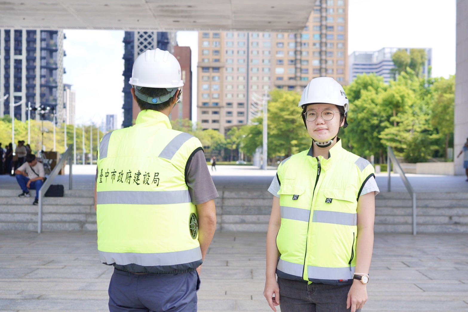 戶外勤務降溫有新招！中市建設局首次導入「空調服」助第一線同仁防暑降溫