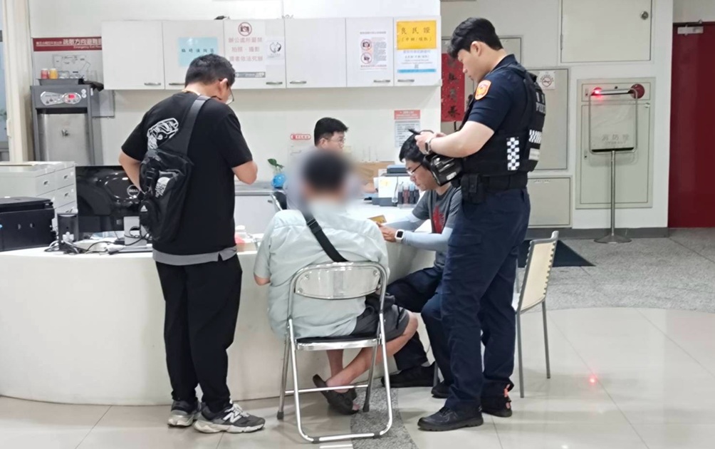 ▲圖說:中國信託銀行陳姓行員機警通報警方,成功攔阻40歲劉姓民眾匯款2,000萬元投資友人推薦的公司股份 (圖/台中市政府 提供)