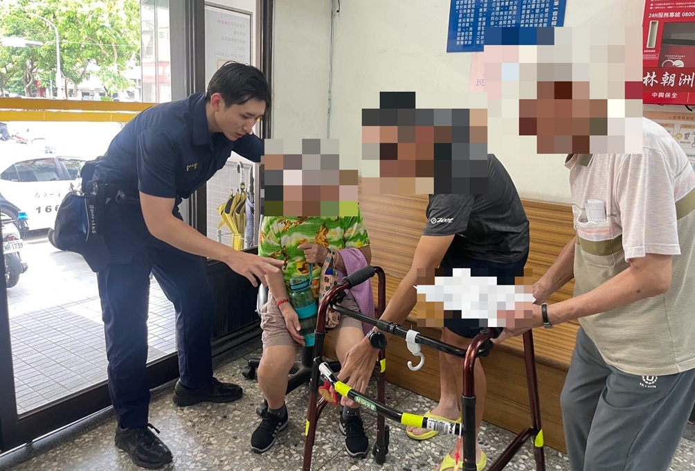 ▲圖說:員警將陳姓阿嬤載回民權派出所休息,並通知家屬前來 (圖/台中市政府 提供)