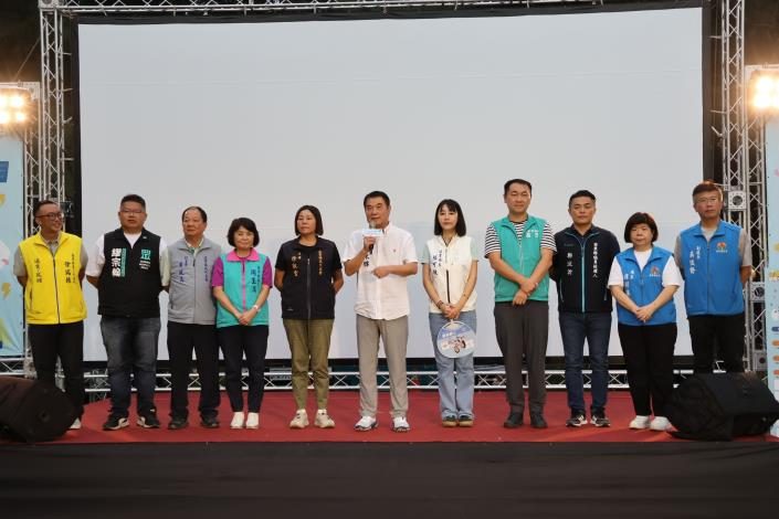 夏月星空電影院通霄登場 縣長與親子共度暑假尾聲