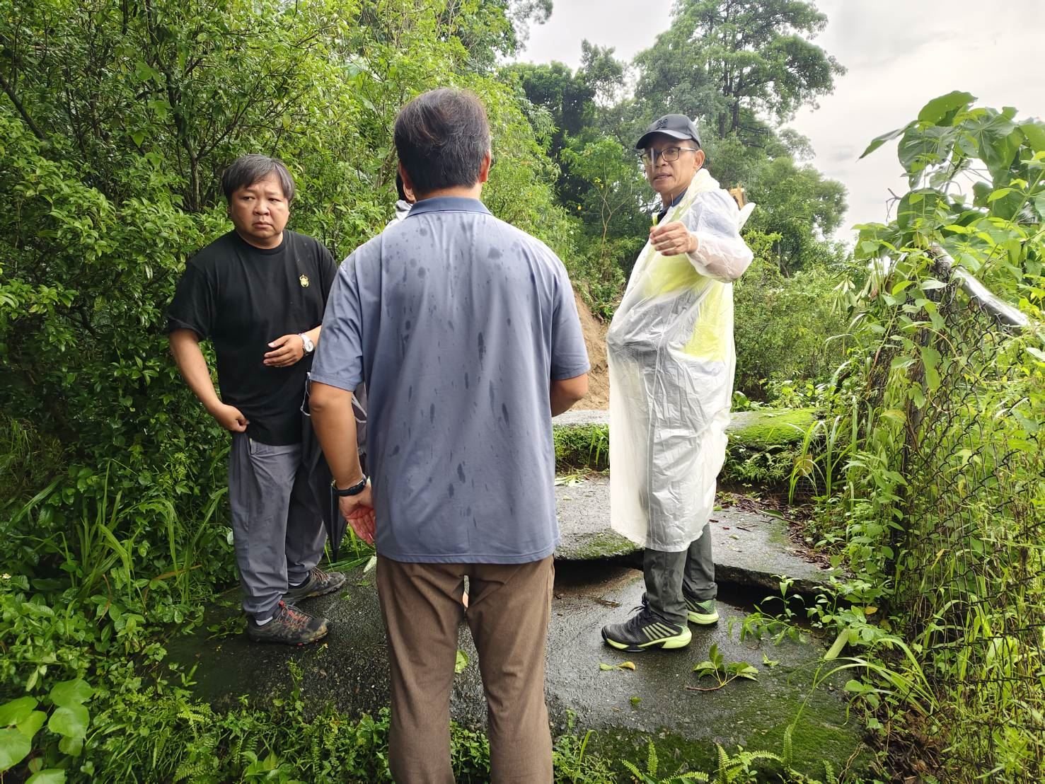 松富街擋土牆倒塌 市府即時啟動應變機制 完成坡面防護、道路清理並加速後續復建