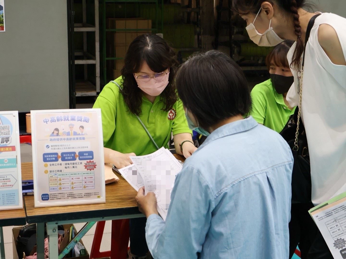 中高齡投入缺工產業順利重返職場 還可申領高額獎助金