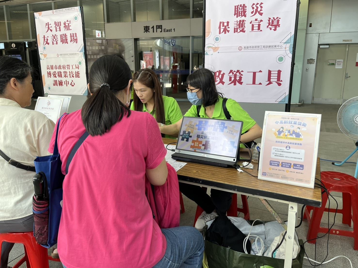 中高齡投入缺工產業順利重返職場 還可申領高額獎助金