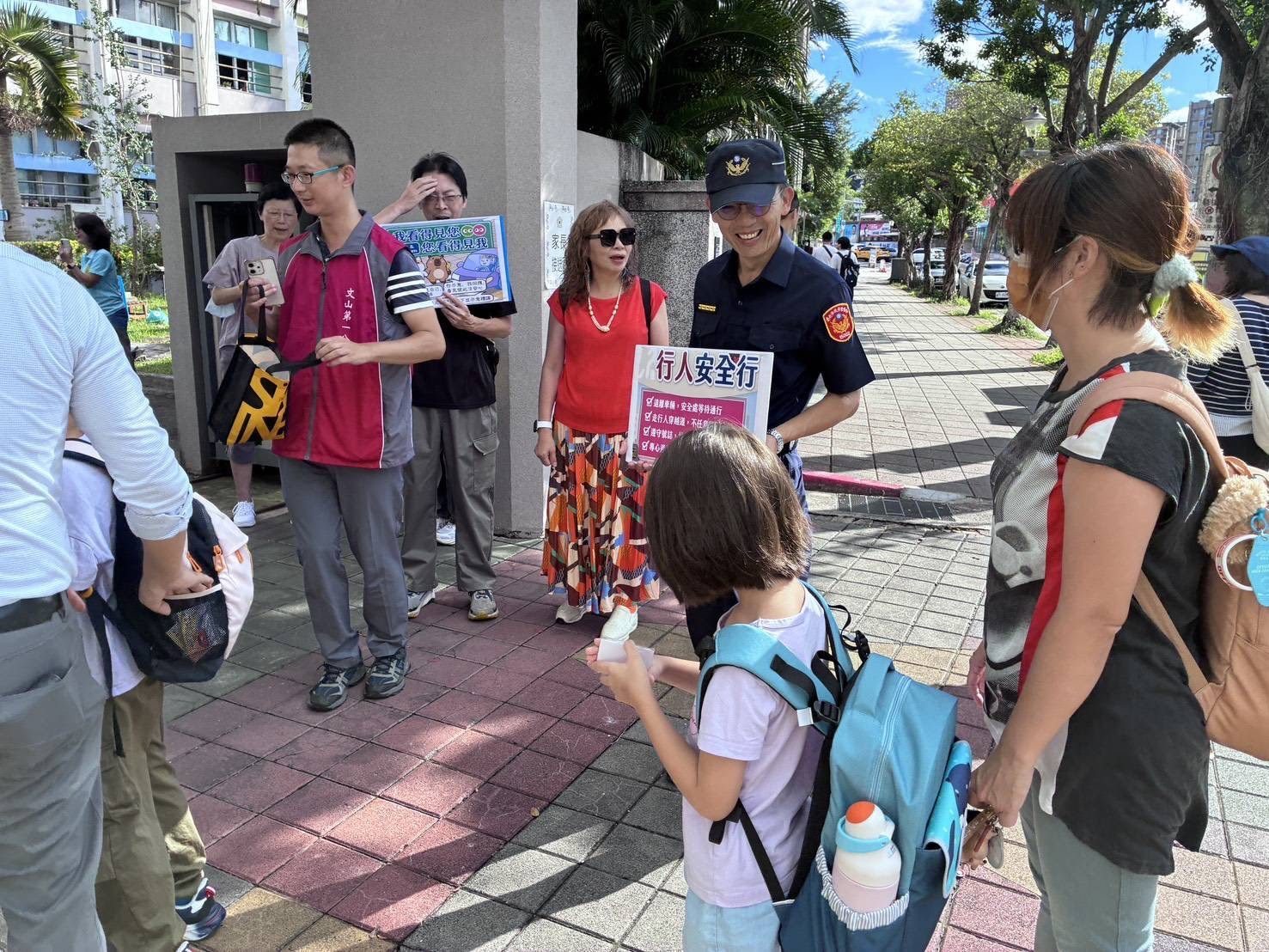 守護學童上下學交通安全 文山警盼每位孩子平安回家