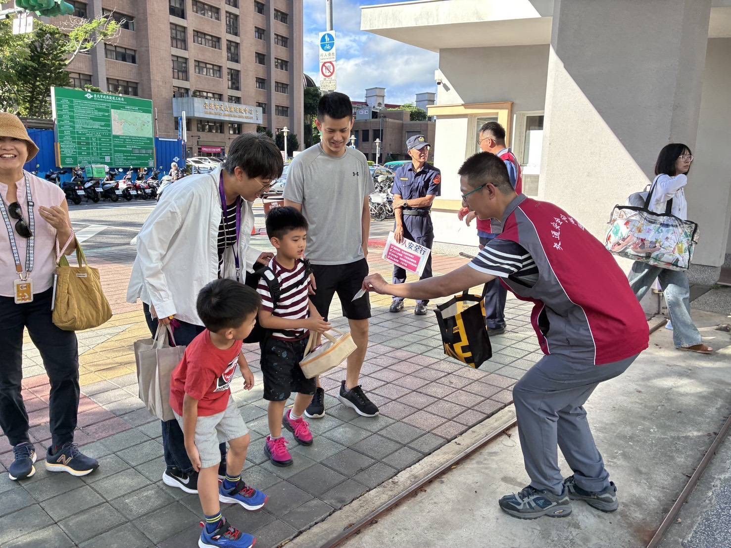 守護學童上下學交通安全 文山警盼每位孩子平安回家