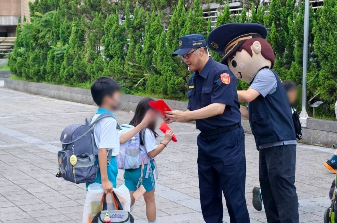 開學守護神~南港警全力守護學童安心上學!