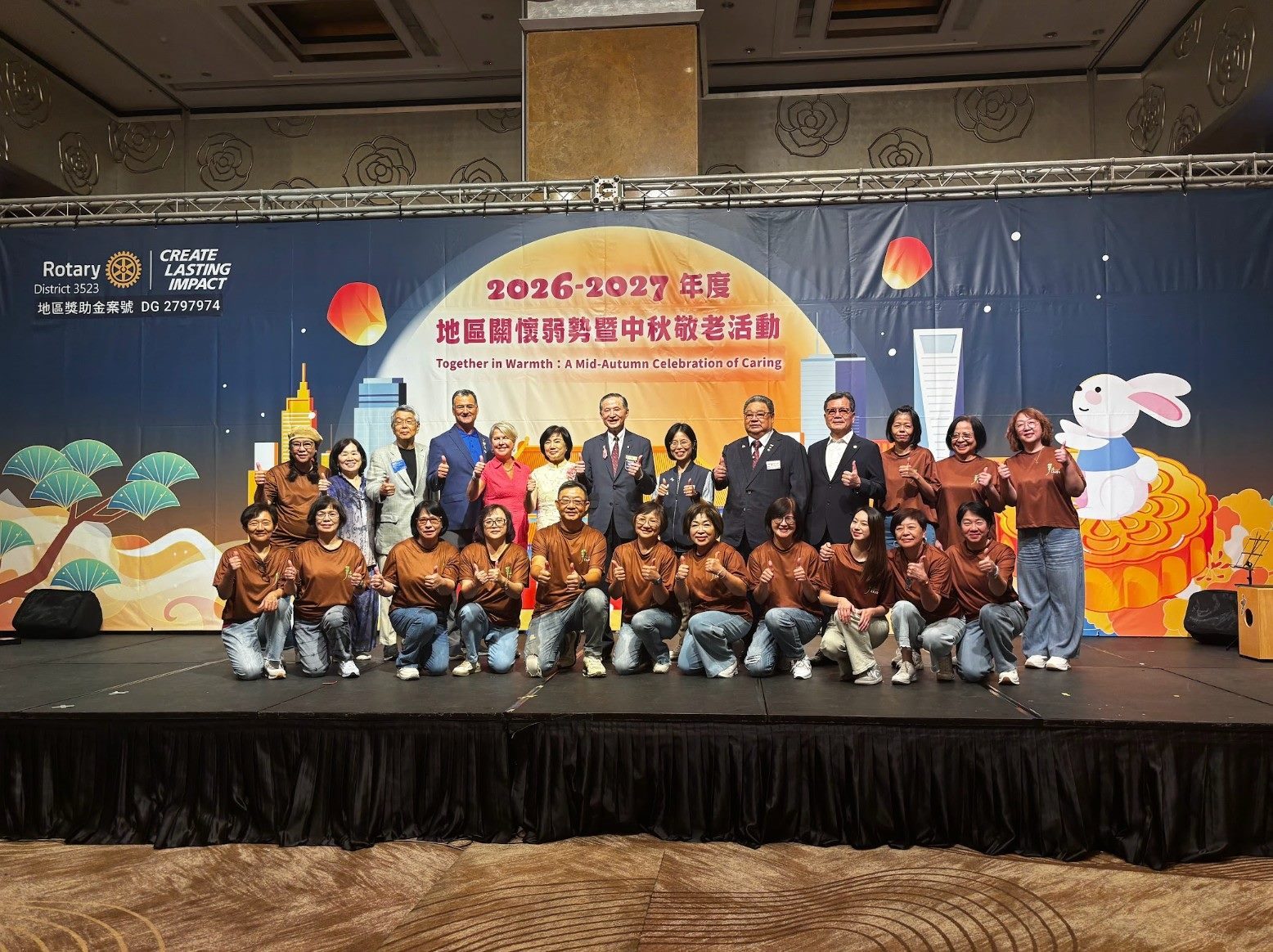 北市府與國際扶輪3523地區攜手舉辦中秋敬老關懷弱勢百桌團圓餐會,陪伴長者歡度佳節