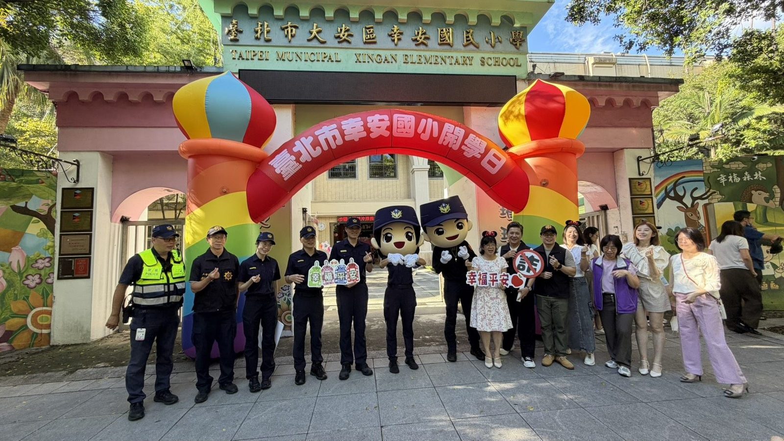 大安警「護童」總動員!警察寶寶站崗迎小一新鮮人開學!