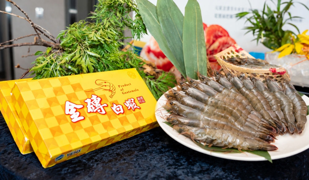 瓜地馬拉金磚白蝦。(圖/元家企業提供)