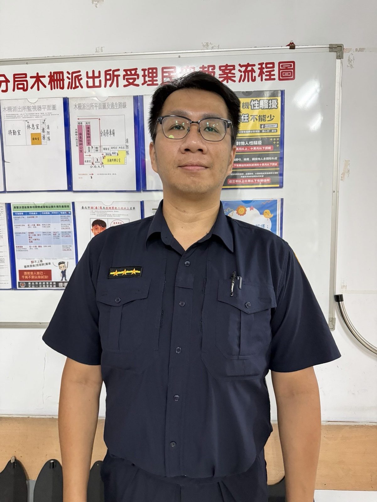 雷雨車潮遇拋錨　文山警及時出手解圍