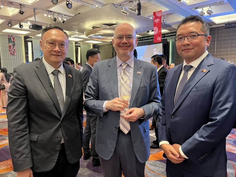 慶賀新加坡61週年國慶 中市副市長鄭照新代表出席晚會 全方位深化與星國交流