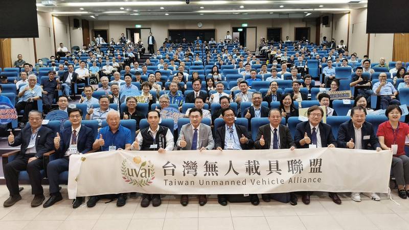 中市工策會無人載具自主系統戰略論壇 逾300名產官學研共築下一座「護國群山」