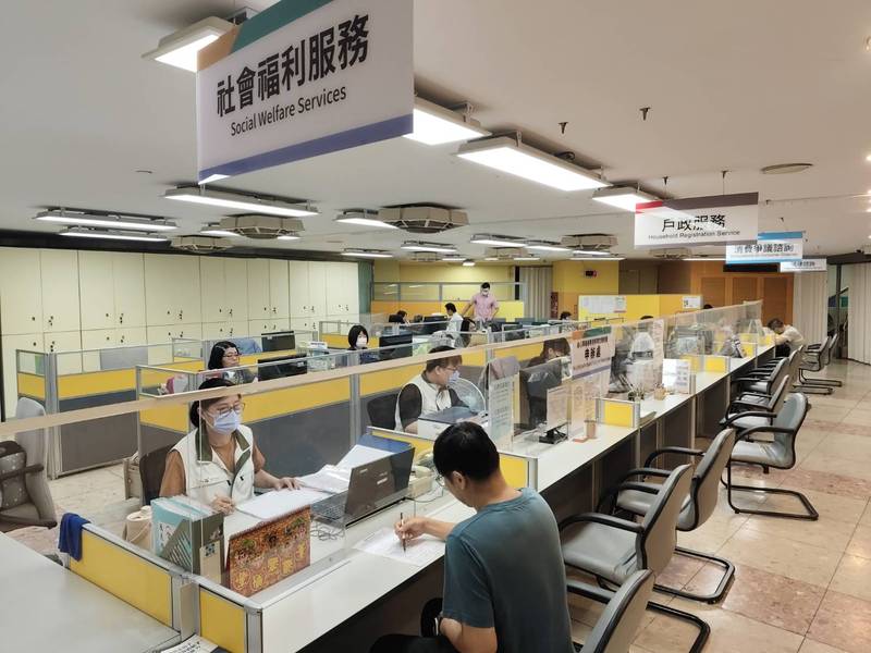 社會局進駐永華聯合服務中心 身心障停車證申辦、社福諮詢更便利