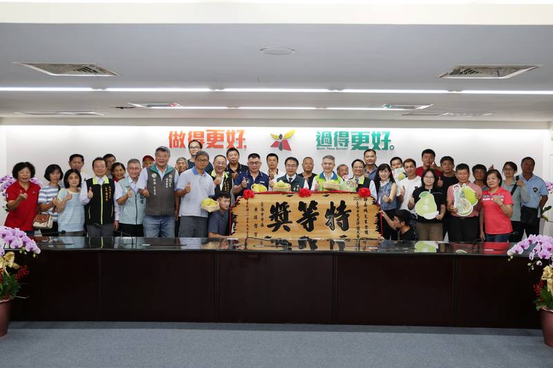 2026台南文旦王出爐　黃偉哲：風災後復耕展現農業韌性，歡迎中秋多加選購