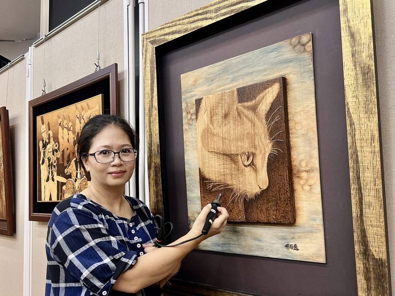 林姮惠師生創作聯展|熱烙、樂活 以烙為筆竹木布為畫紙 一筆一烙熱繪藝術溫度