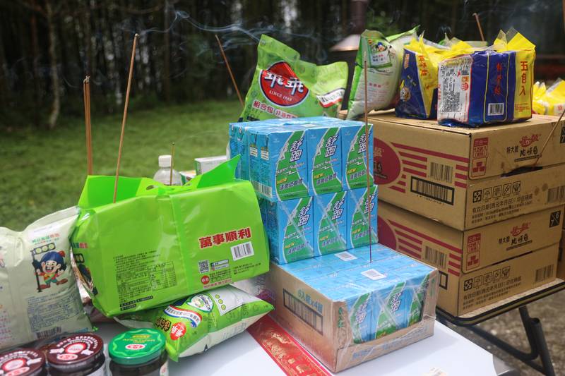 集集大山轉播站中元普度 祈求設備運轉順利人員平安