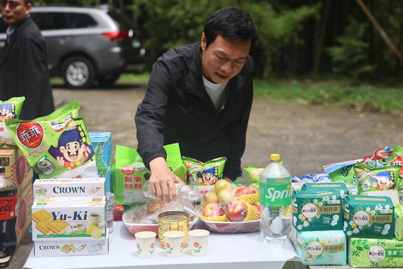 集集大山轉播站中元普度 祈求設備運轉順利人員平安