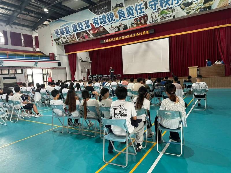 法治與交安觀念扎根校園 成功警前進商水守護青春