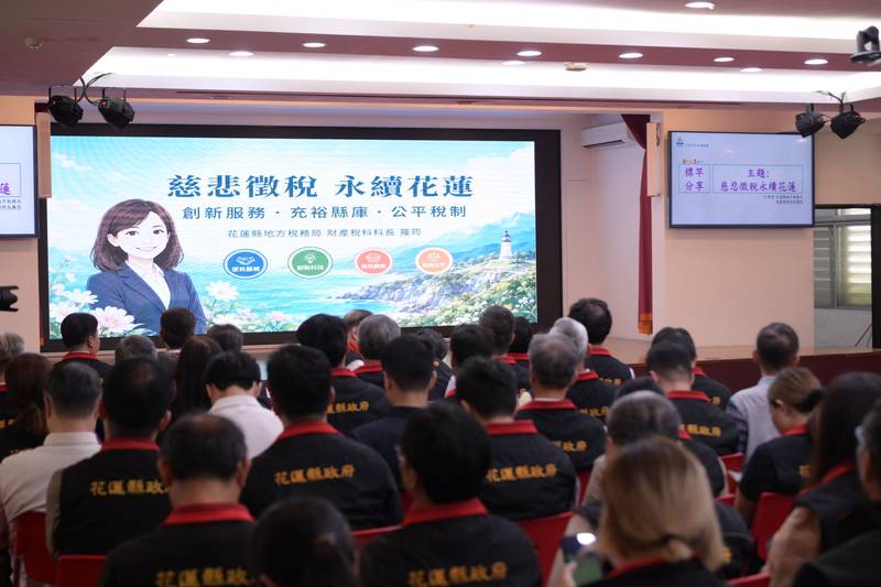 縣府9月升旗表揚業務達人與圓夢團隊 徐榛蔚籲公務同仁持續增能迎戰少子高齡化