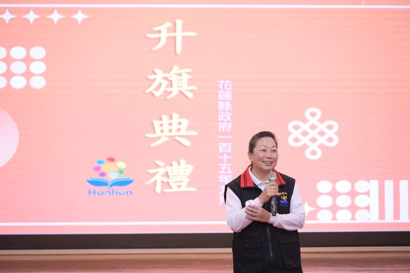 縣府9月升旗表揚業務達人與圓夢團隊 徐榛蔚籲公務同仁持續增能迎戰少子高齡化