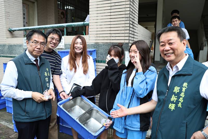 黃偉哲連兩日訪視學校午餐 肯定安平國中兼顧全齡供餐、美味健康及惜食教育
