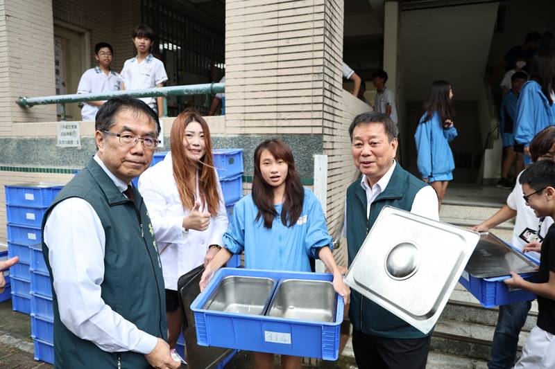 黃偉哲連兩日訪視學校午餐 肯定安平國中兼顧全齡供餐、美味健康及惜食教育