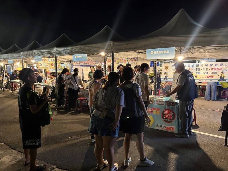 歡樂夜市結合數位金幣!臺東少年警察隊東岸舖食節出擊,寓教於樂宣導反毒、反詐與反霸凌