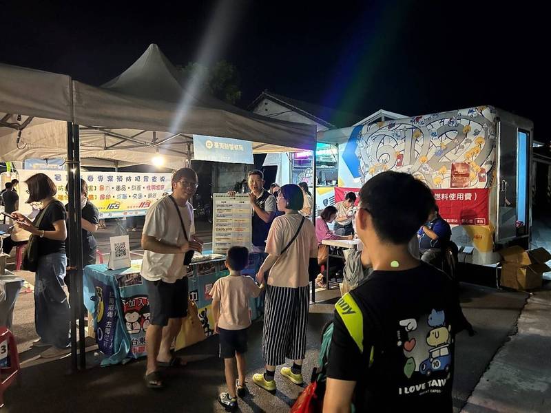 歡樂夜市結合數位金幣!臺東少年警察隊東岸舖食節出擊,寓教於樂宣導反毒、反詐與反霸凌