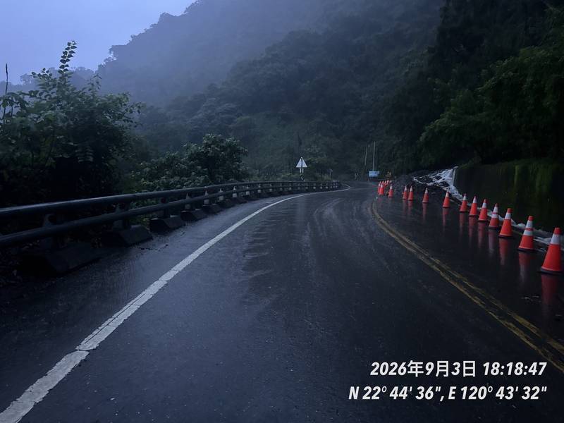 屏東縣霧臺鄉台24線35K+900，邊坡坍方已清除，道路恢復正常通行