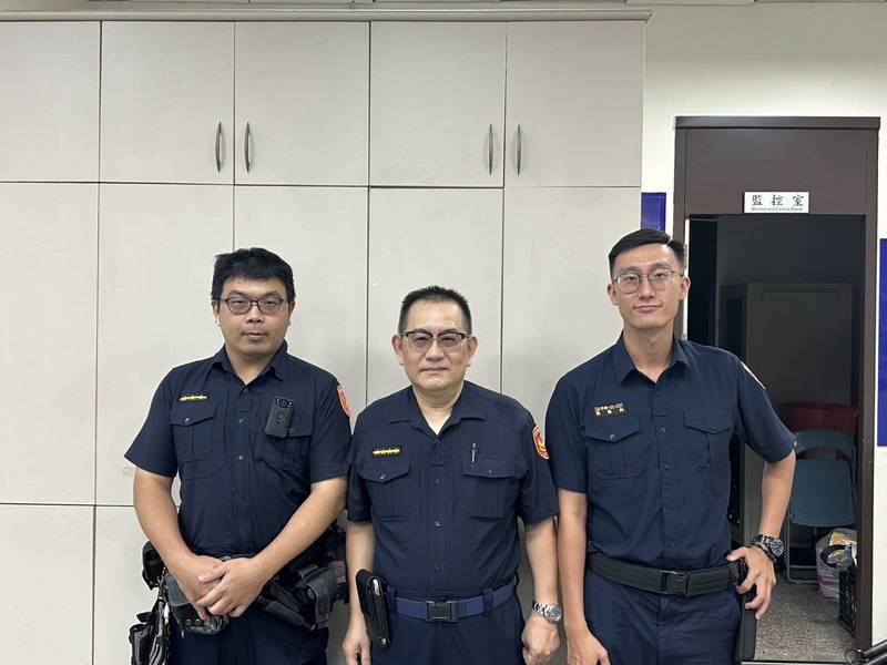 失智嬤雨中迷航 北投警溫情護送