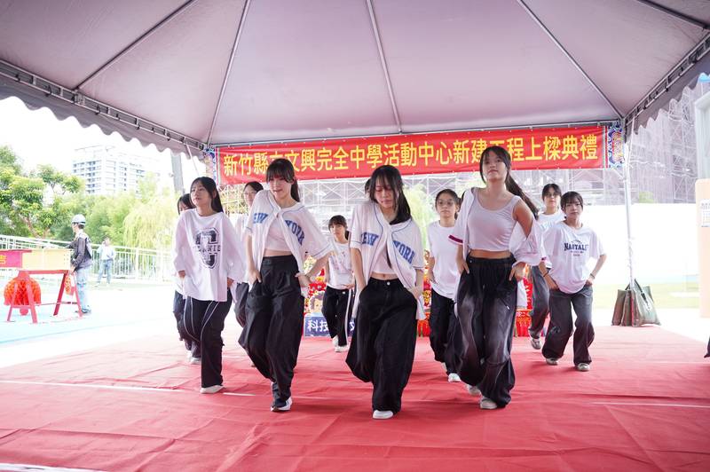 為116學年改制文興高中鋪路! 文興國中7.3億活動中心上樑 總投資達25億