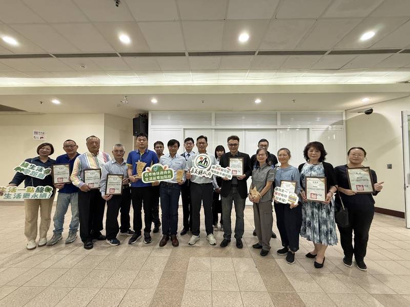 嘉義縣表揚18家績優業者響應淨零綠生活