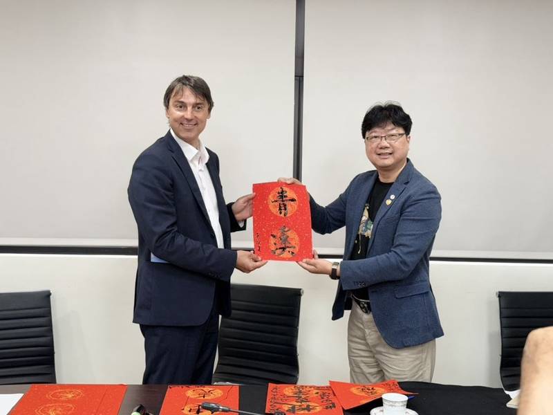 新竹市青溪新文藝學會「藝域無界」聯展於竹美館 捿克交流璀璨登場