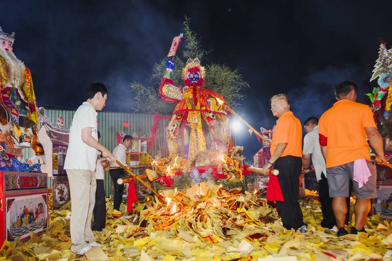 大士爺祭4日深夜火化昇天,帶走災厄