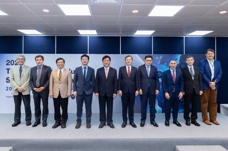 外交部長林佳龍出席SEMICON Taiwan「2026可信賴半導體供應鏈夥伴論壇」