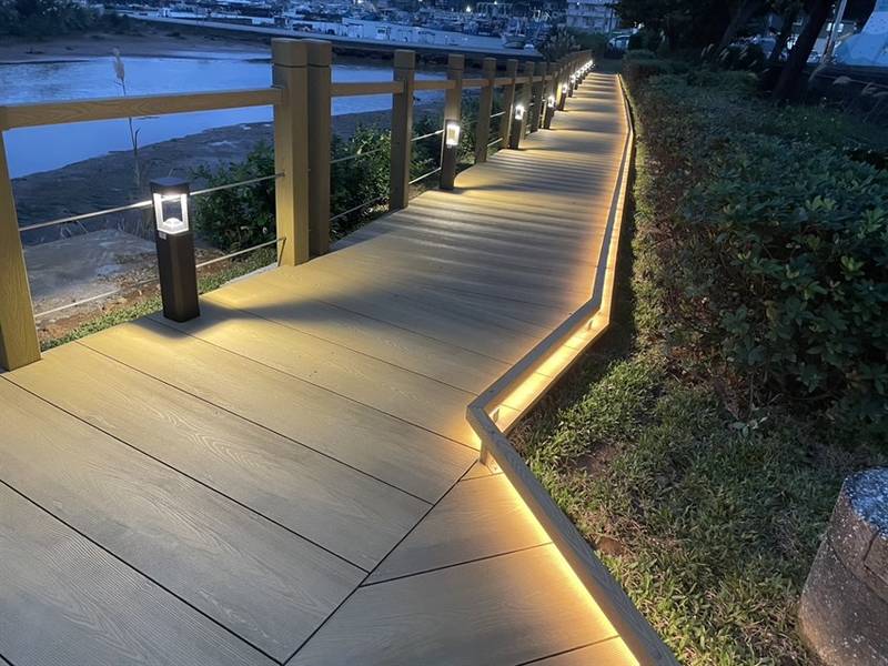 北海岸再創金獎榮耀!「金山磺港溫泉遊憩體驗區營造工程」勇奪第34屆中華建築金石獎,打造黃金足湯與漁港地景美學新指標