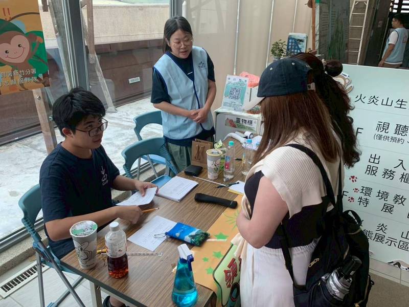 9月12日來「三義火炎山生態教育館」 和苗農學生志工展開「火炎山大地微觀之旅」