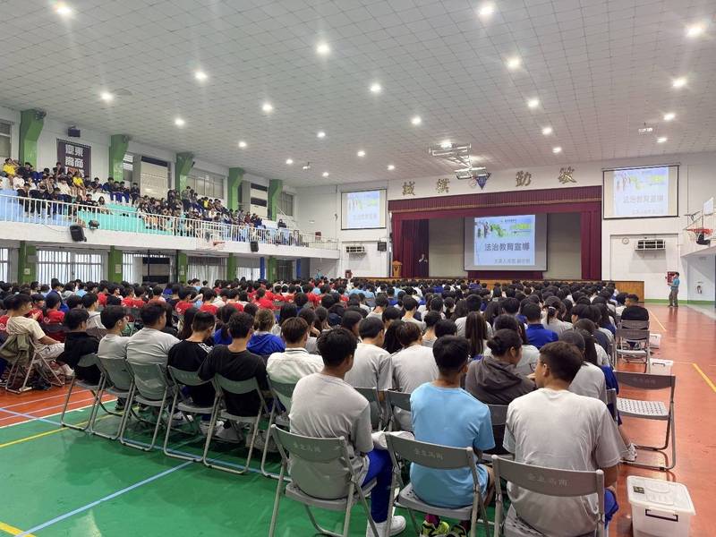 東警少年警察隊進駐臺東高商 築起「反毒、反霸凌、防詐」校園安全防護網