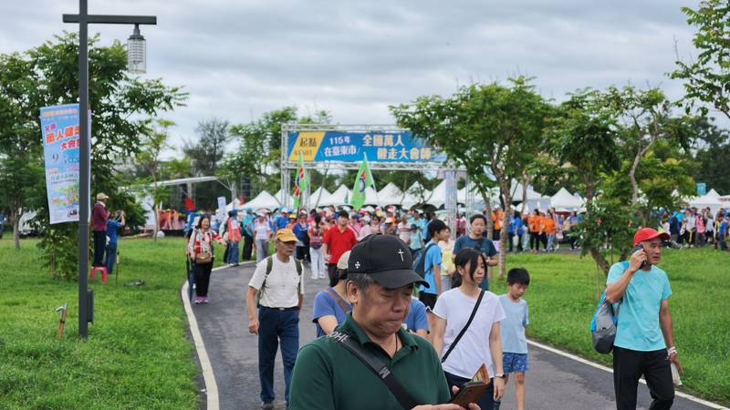 連日雨後放晴　115年全國萬人健走大會師在臺東市熱鬧登場
