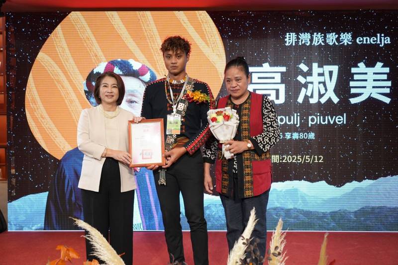 屏縣授證24位文化資產保存者 文資傳匠工坊同步揭牌打造培訓人才基地