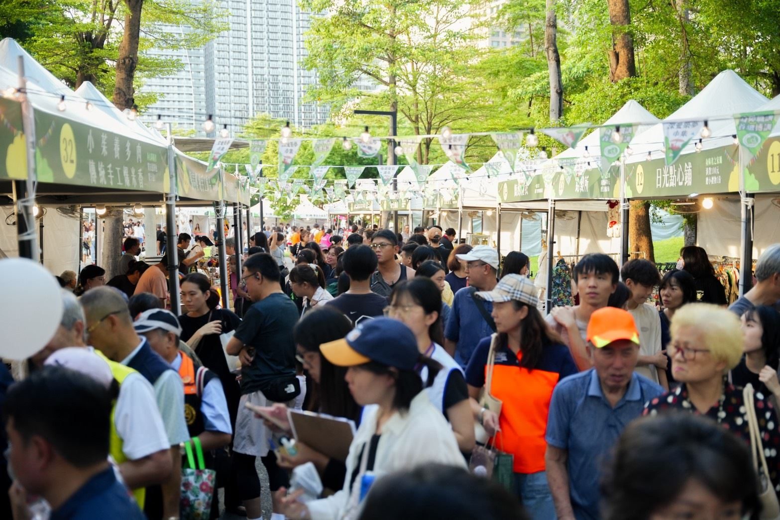 勞工局深愛築夢市集悠閒野餐風 博訓學員學以致用一展身手
