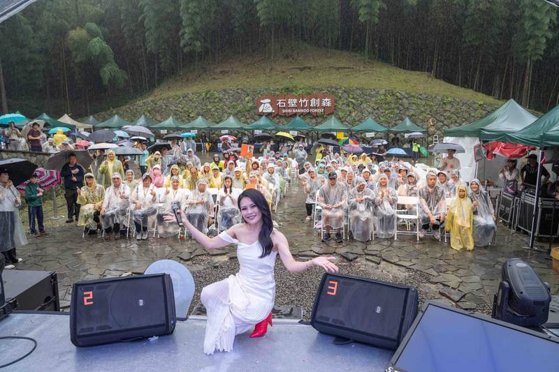 五組頂尖卡司穿梭世界竹地標 2026草嶺石壁「竹林演唱會」湧人潮，周蕙、白安、南西肯恩、吳汶芳完美共振山林