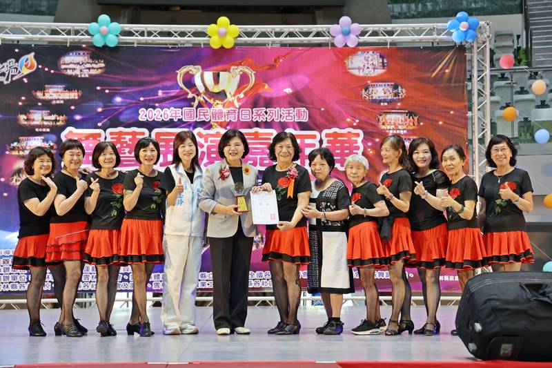 2026 年國民體育日系列活動-舞藝展演嘉年華登場 張麗善縣長致謝旅外同鄉捐贈羽球器材 嘉惠雲林學子