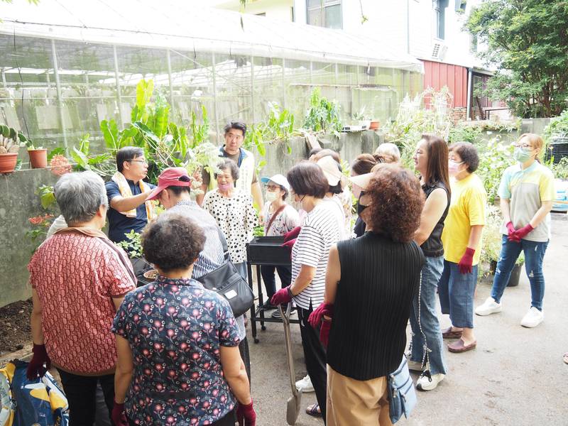 臺中農改場攜手鐵山社區辦園藝療育培訓 21名種子人員助攻農村高齡照顧