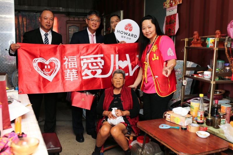 台中福華前董事長廖國宏55歲驟世 多年公益善念留人間 37 %E5%BB%96%E5%9C%8B%E5%AE%8F%E7%94%A8%E5%AF%A6%E9%9A%9B%E8%A1%8C%E5%8B%95%E5%9B%9E%E9%A5%8B%E5%9C%B0%E6%96%B9%EF%BC%8C%E5%8F%B0%E4%B8%AD%E7%A6%8F%E8%8F%AF%E8%88%87%E8%8F%AF%E5%B1%B1%E5%9F%BA%E9%87%91%E6%9C%83%E9%99%AA%E4%BC%B4%E5%BC%B1%E5%8B%A2%E5%AE%B6%E5%BA%AD%E5%92%8C%E5%AD%A4%E8%80%81%E9%95%B7%E8%80%85%E4%B8%80%E8%B5%B7%E5%85%B1%E5%BA%A6%E4%BD%B3