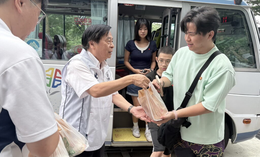 新北交通局新闢捷運鶯桃福德站直達銘傳大學桃園校區上路 師生通勤、通學更便捷 30 0907005