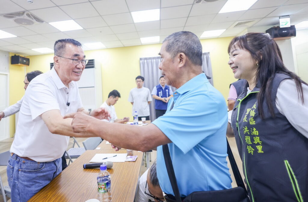 里長是最好夥伴 李四川承諾:當選延續侯友宜29區行動治理座談作施政的重要參考 14 S 103301136 0